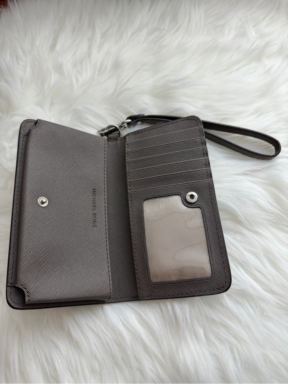 Michael Kors Jet Set Travel Slim Tech Phone Wristlet - Picture 3 of 5